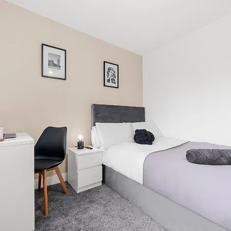 Morden En-Suite Room - Close Manchester City Cente & Etihad Stadium-2