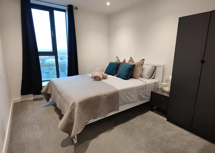 Bee City Apartment United Man - Work N Relax 500Mbps Wifi And Netflix - Penthouse-Like City & Waterfront Views