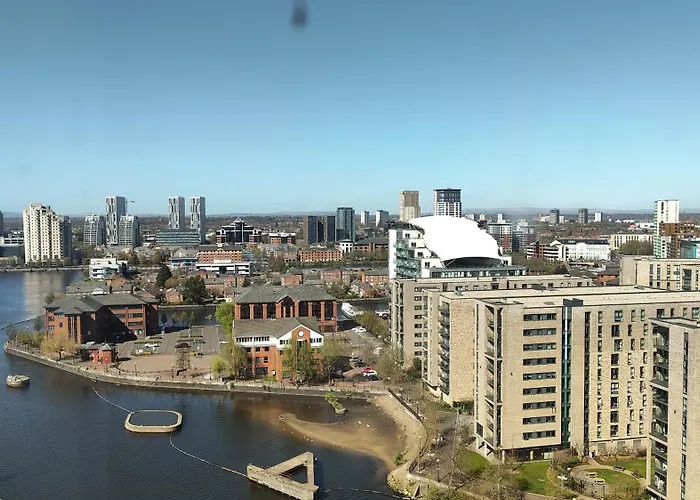 Bee City Apartment United Man - Work N Relax 500Mbps Wifi And Netflix - Penthouse-Like City & Waterfront Views